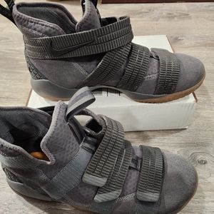 NIKE LEBRON SOLDIER XI SFG GREY SIZE 11.5